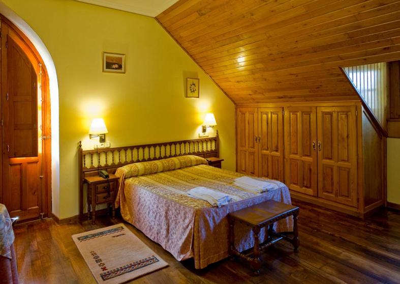 Hotel Restaurante La Casilla Cangas De Narcea Quarto foto