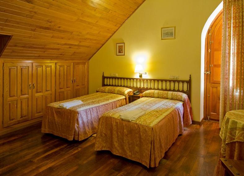 Hotel Restaurante La Casilla Cangas De Narcea Quarto foto